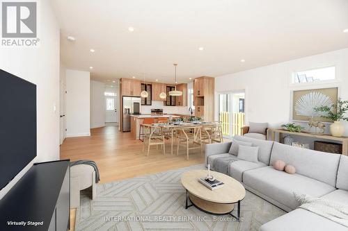 17 Mcintosh Avenue, Chatham-Kent (Chatham), ON - Indoor Photo Showing Living Room