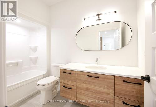 17 Mcintosh Avenue, Chatham-Kent, ON - Indoor Photo Showing Bathroom