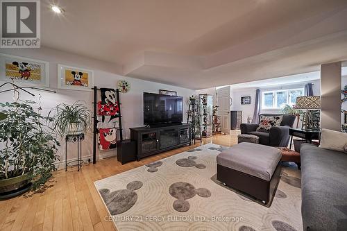 7595 Duffs Road, Whitby, ON - Indoor Photo Showing Living Room