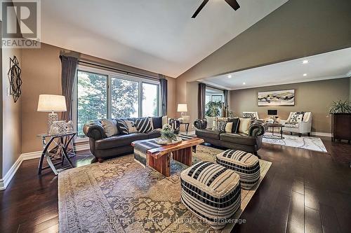 7595 Duffs Road, Whitby, ON - Indoor Photo Showing Living Room