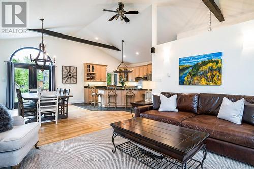 20 Trails End, Collingwood, ON - Indoor Photo Showing Living Room