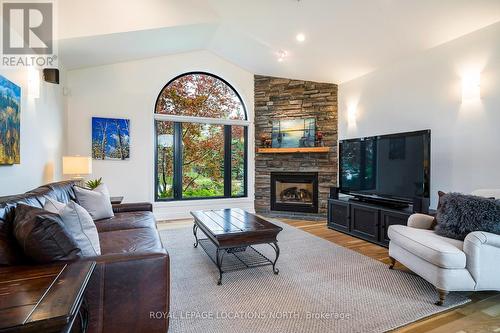 20 Trails End, Collingwood, ON - Indoor Photo Showing Living Room With Fireplace