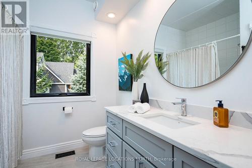 20 Trails End, Collingwood, ON - Indoor Photo Showing Bathroom