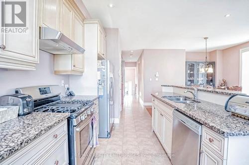 1031 Shaw Drive, Mississauga, ON - Indoor Photo Showing Kitchen With Double Sink With Upgraded Kitchen