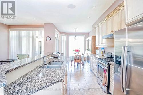 1031 Shaw Drive, Mississauga, ON - Indoor Photo Showing Kitchen With Stainless Steel Kitchen With Double Sink With Upgraded Kitchen