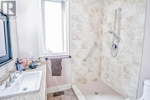 1031 Shaw Drive, Mississauga, ON - Indoor Photo Showing Bathroom