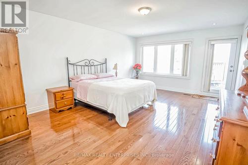 1031 Shaw Drive, Mississauga, ON - Indoor Photo Showing Bedroom