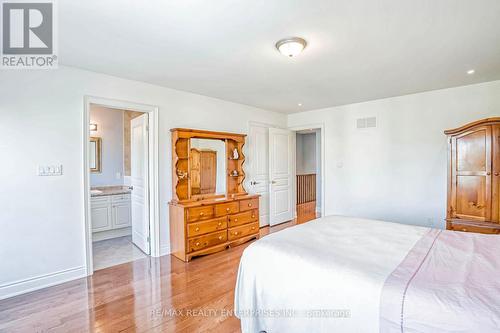 1031 Shaw Drive, Mississauga, ON - Indoor Photo Showing Bedroom