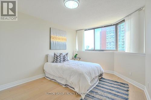 907 - 4235 Sherwoodtowne Boulevard, Mississauga (City Centre), ON - Indoor Photo Showing Bedroom