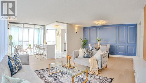 907 - 4235 Sherwoodtowne Boulevard, Mississauga, ON - Indoor Photo Showing Living Room