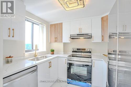 907 - 4235 Sherwoodtowne Boulevard, Mississauga, ON - Indoor Photo Showing Kitchen With Double Sink