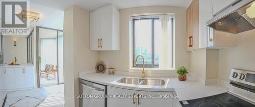 907 - 4235 Sherwoodtowne Boulevard, Mississauga, ON - Indoor Photo Showing Kitchen With Double Sink