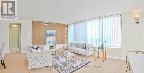 907 - 4235 Sherwoodtowne Boulevard, Mississauga (City Centre), ON - Indoor Photo Showing Living Room