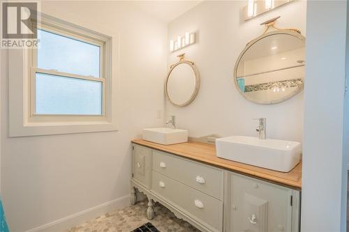 1993 Yonge Street, Sarnia, ON - Indoor Photo Showing Bathroom