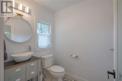 1993 Yonge Street, Sarnia, ON - Indoor Photo Showing Bathroom