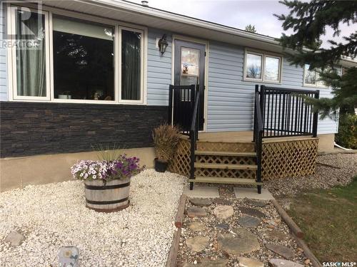 836 Peters Avenue, Oxbow, SK - Outdoor