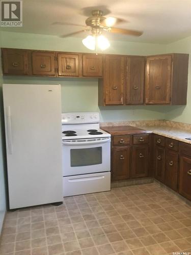 836 Peters Avenue, Oxbow, SK - Indoor Photo Showing Kitchen