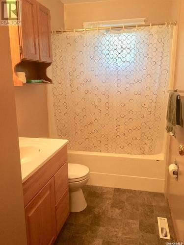 836 Peters Avenue, Oxbow, SK - Indoor Photo Showing Bathroom