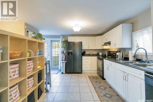 316 H Avenue S, Saskatoon, SK - Indoor Photo Showing Kitchen With Double Sink