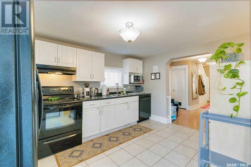 316 H Avenue S, Saskatoon, SK - Indoor Photo Showing Kitchen With Double Sink