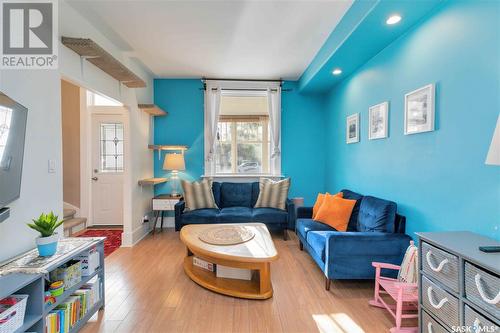 316 H Avenue S, Saskatoon, SK - Indoor Photo Showing Living Room