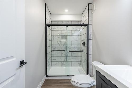 28 Columbus Gate, Stoney Creek, ON - Indoor Photo Showing Bathroom