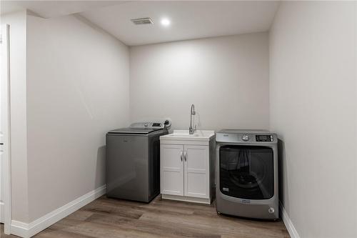 28 Columbus Gate, Stoney Creek, ON - Indoor Photo Showing Laundry Room