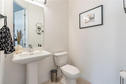 28 Columbus Gate, Stoney Creek, ON - Indoor Photo Showing Bathroom