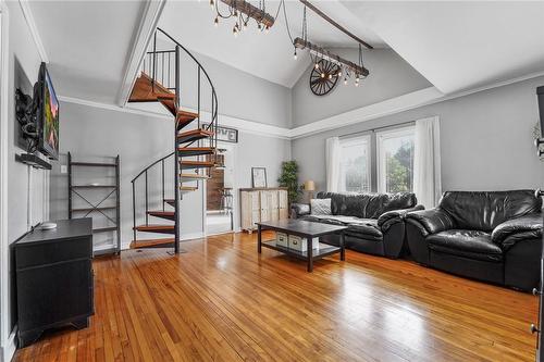 1007 Dunsmure Road, Hamilton, ON - Indoor Photo Showing Living Room