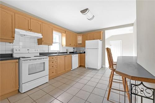 245 Cedardale Avenue, Hamilton, ON - Indoor Photo Showing Kitchen