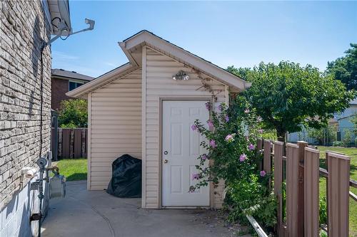 30 Crystal Court, Hamilton, ON - Outdoor With Exterior