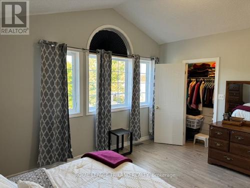 75 Loggers Grove, London, ON - Indoor Photo Showing Bedroom