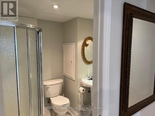 75 Loggers Grove, London, ON - Indoor Photo Showing Bathroom