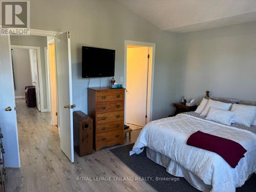 75 Loggers Grove, London, ON - Indoor Photo Showing Bedroom