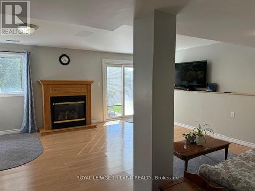 75 Loggers Grove, London, ON - Indoor Photo Showing Living Room With Fireplace