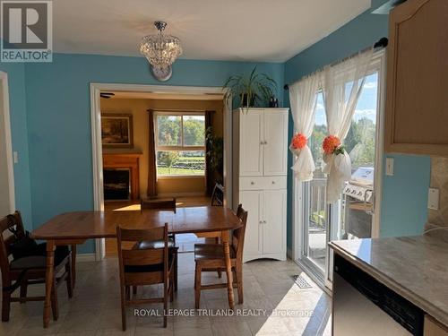 75 Loggers Grove, London, ON - Indoor Photo Showing Dining Room