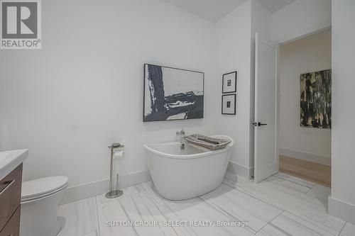 185 Commissioners Road E, London, ON - Indoor Photo Showing Bathroom