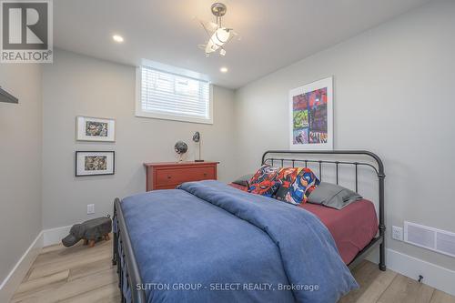 185 Commissioners Road E, London, ON - Indoor Photo Showing Bedroom