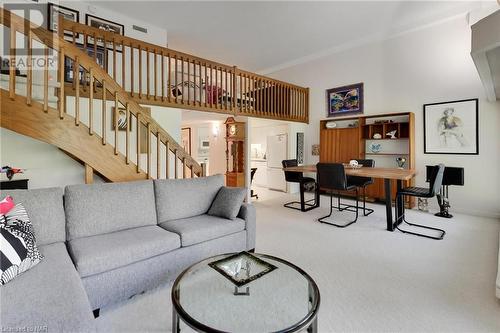 65 Harbour Square Unit# 807, Toronto, ON - Indoor Photo Showing Living Room