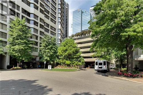 65 Harbour Square Unit# 807, Toronto, ON - Outdoor With Facade