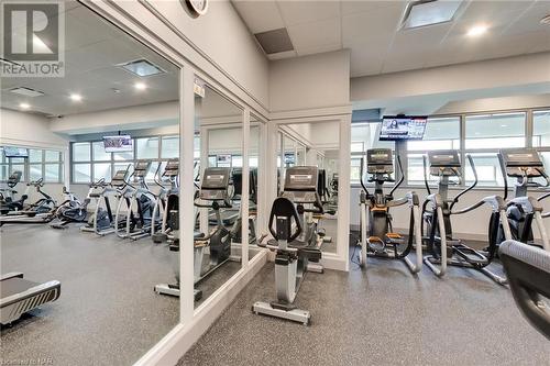 65 Harbour Square Unit# 807, Toronto, ON - Indoor Photo Showing Gym Room