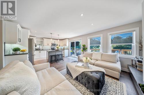 190 Riverbank Drive, Georgina (Pefferlaw), ON - Indoor Photo Showing Living Room