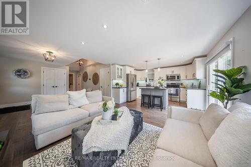 190 Riverbank Drive, Georgina (Pefferlaw), ON - Indoor Photo Showing Living Room