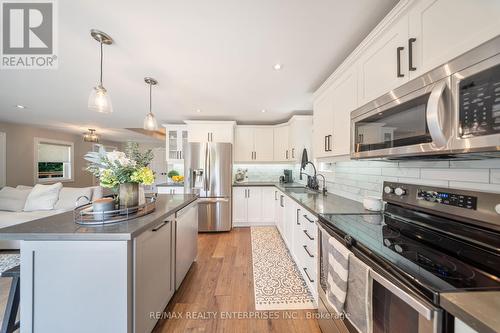 190 Riverbank Drive, Georgina (Pefferlaw), ON - Indoor Photo Showing Kitchen With Upgraded Kitchen