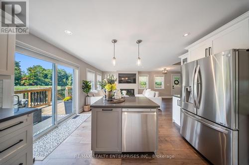 190 Riverbank Drive, Georgina (Pefferlaw), ON - Indoor Photo Showing Kitchen With Upgraded Kitchen