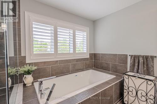 31 Plunkett Court, Barrie (Innis-Shore), ON - Indoor Photo Showing Bathroom