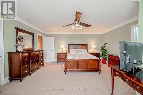 31 Plunkett Court, Barrie (Innis-Shore), ON - Indoor Photo Showing Bedroom