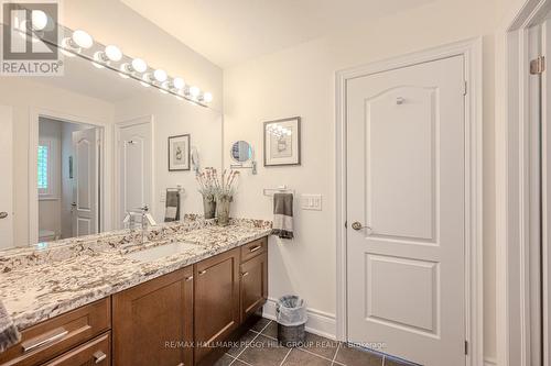 31 Plunkett Court, Barrie (Innis-Shore), ON - Indoor Photo Showing Bathroom