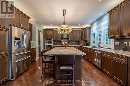 31 Plunkett Court, Barrie, ON - Indoor Photo Showing Kitchen With Upgraded Kitchen