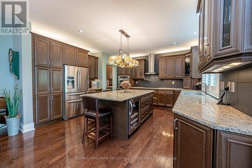 31 Plunkett Court, Barrie, ON - Indoor Photo Showing Kitchen With Stainless Steel Kitchen With Upgraded Kitchen